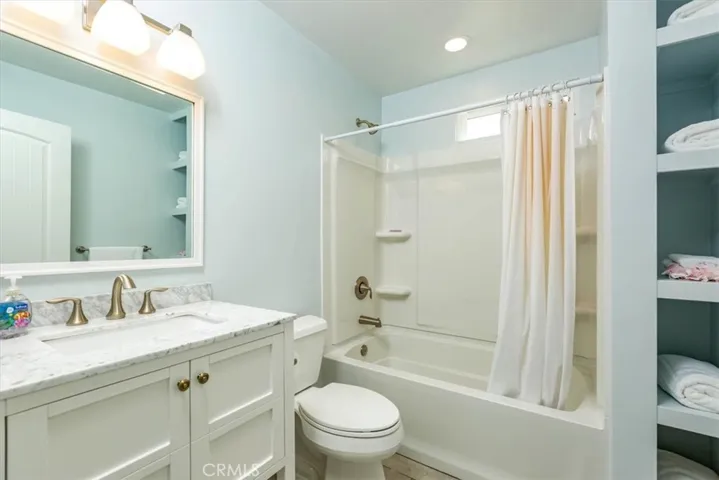 Hall bathroom with tub shower