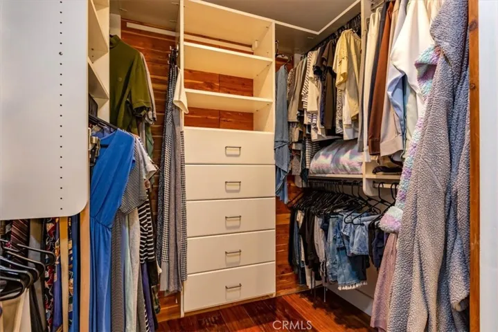 Walk-in closet
