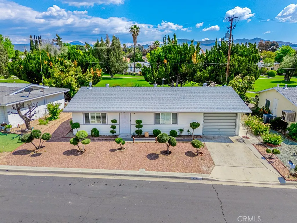 43451 Briercliff Drive, Hemet, California 92544 home-pic-1