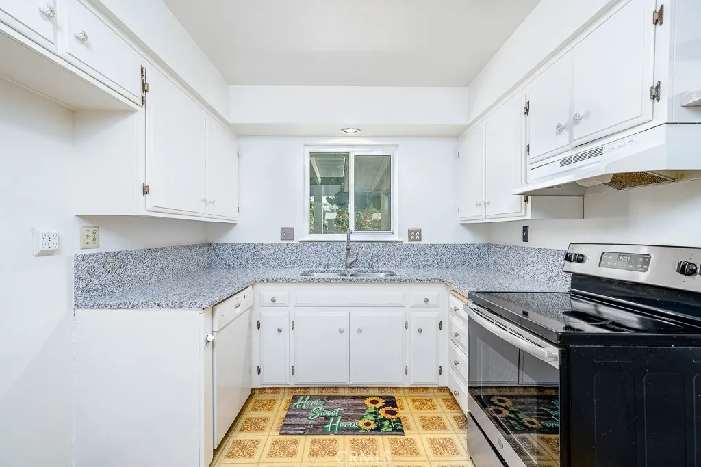 43451 Briercliff Drive, Hemet, California 92544 home-pic-13