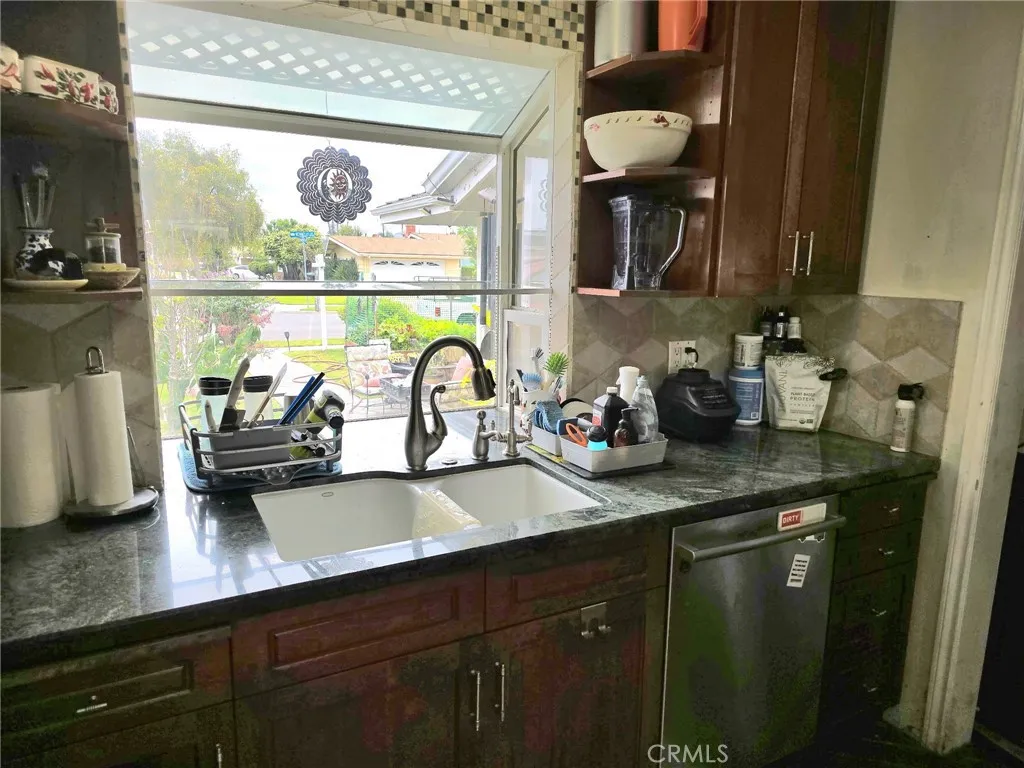 8921 Kennelly Lane, Anaheim, California 92804 home-pic-9