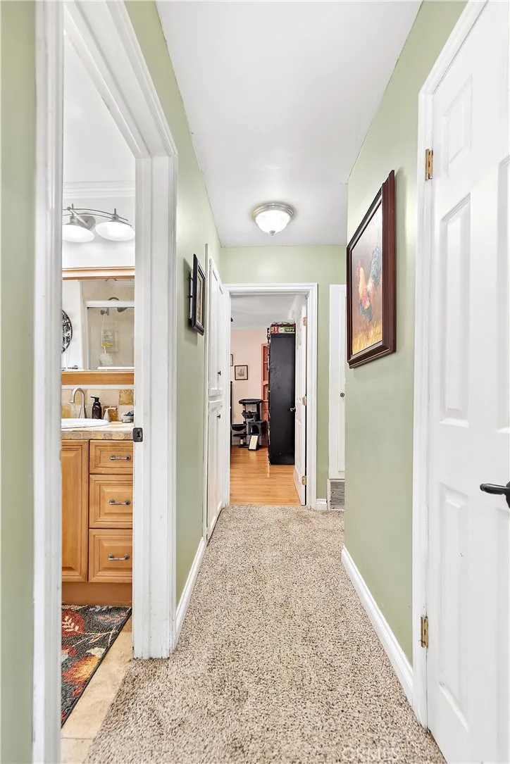 8921 Kennelly Lane, Anaheim, California 92804 home-pic-13