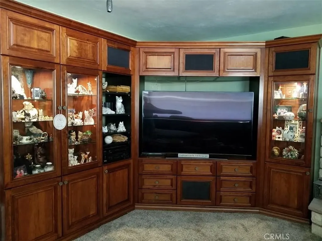 8921 Kennelly Lane, Anaheim, California 92804 home-pic-5