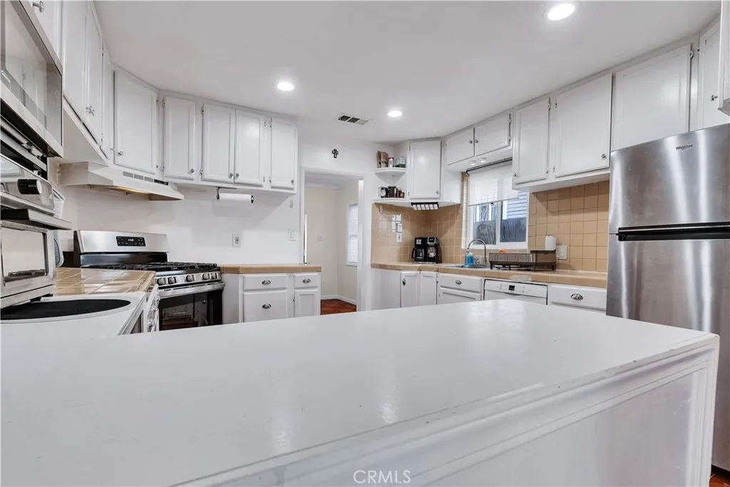 5864 Bonsallo Avenue, Los Angeles, California 90044 home-pic-14