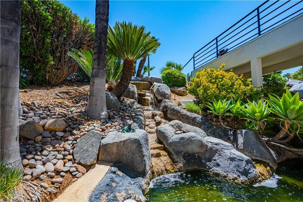 30525 Greenbrook Place, Canyon Lake, California 92587 home-pic-8