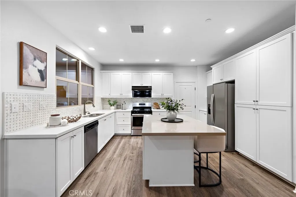 111 Henson, Irvine, California 92620 home-pic-9