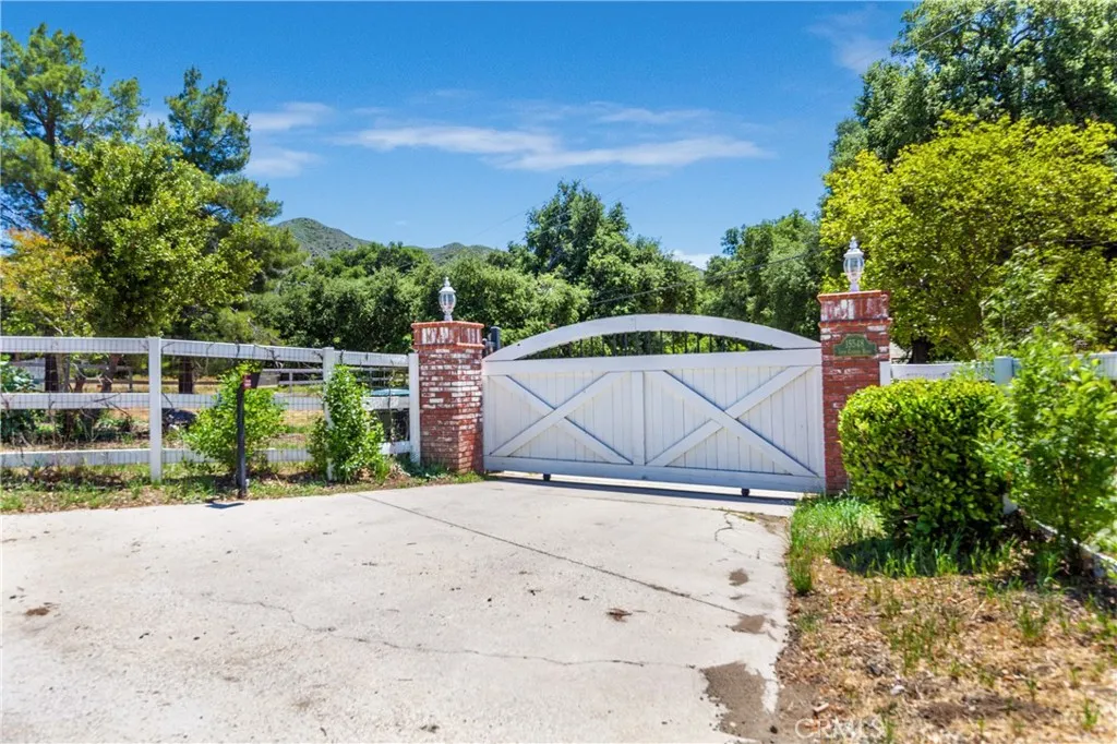 15548 Iron Canyon Road, Canyon Country, California 91387 home-pic-3