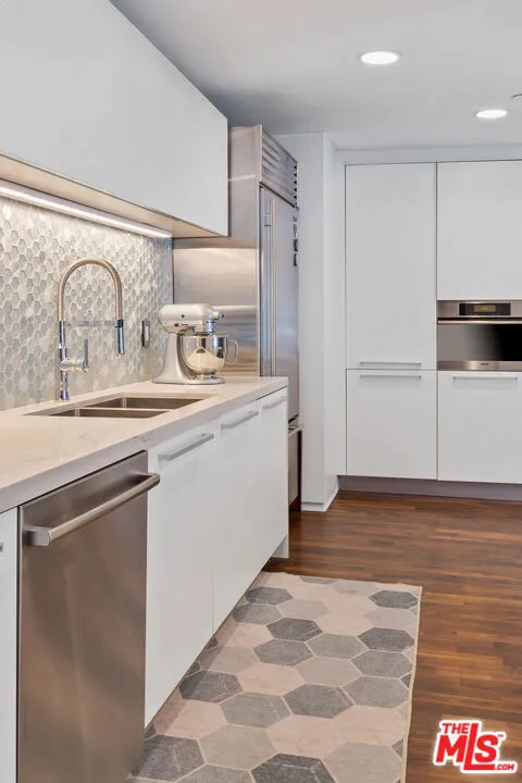 825 N Kings Road 4, West Hollywood, California 90069 home-pic-9