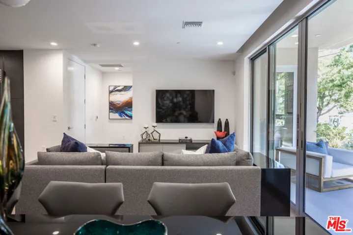 Photos may represent model uni