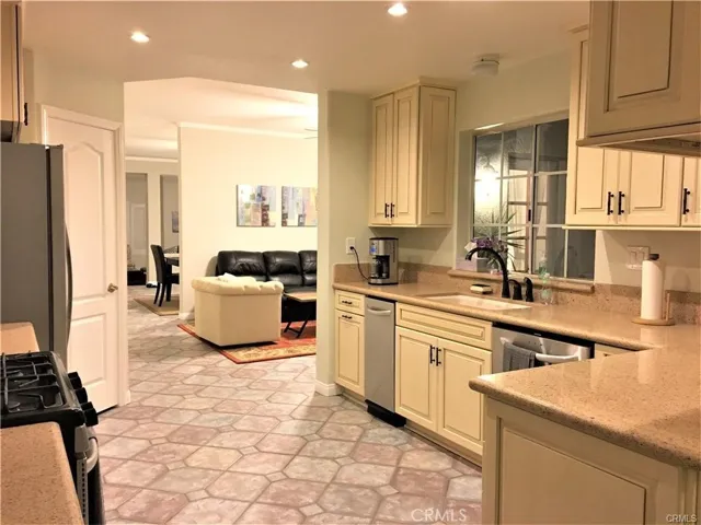 Kitchen connected to family room