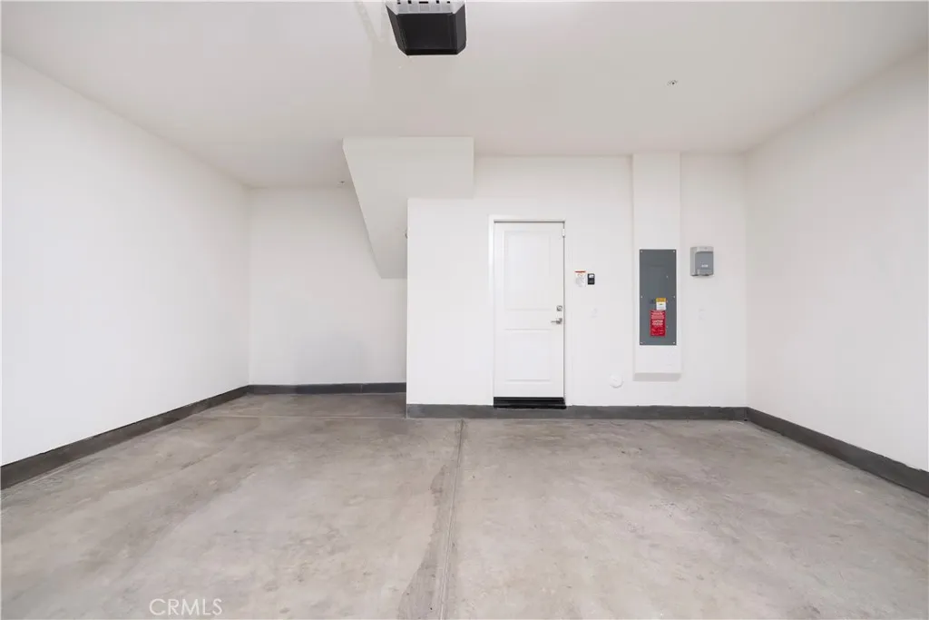 16020 Sunny Court, Fontana, California 92336 home-pic-44