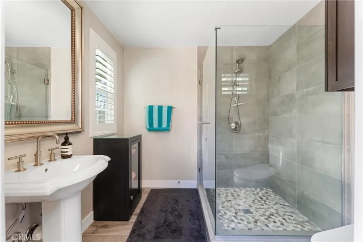 121 SF pool bath, not included in the SF of the house.