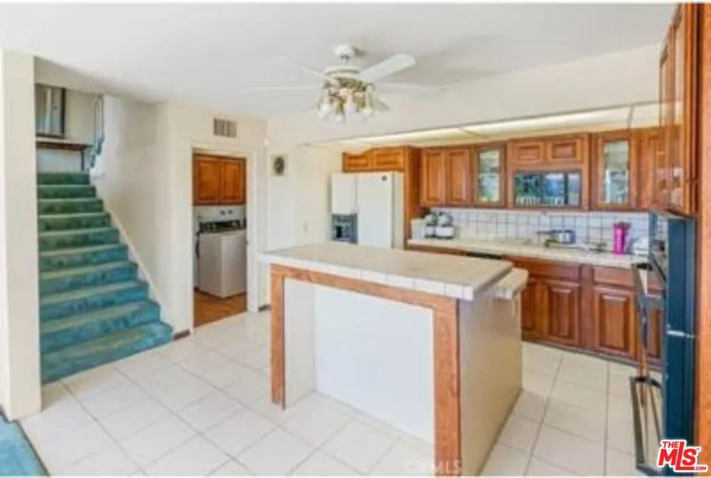 4938 Medina Road, Woodland Hills, California 91364 home-pic-3