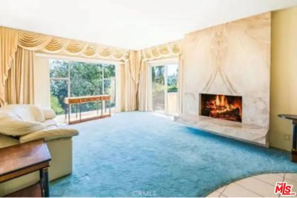 4938 Medina Road, Woodland Hills, California 91364 home-pic-8