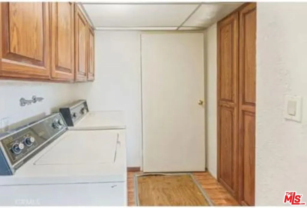 4938 Medina Road, Woodland Hills, California 91364 home-pic-4