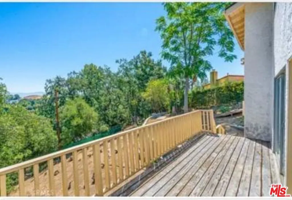4938 Medina Road, Woodland Hills, California 91364 home-pic-15