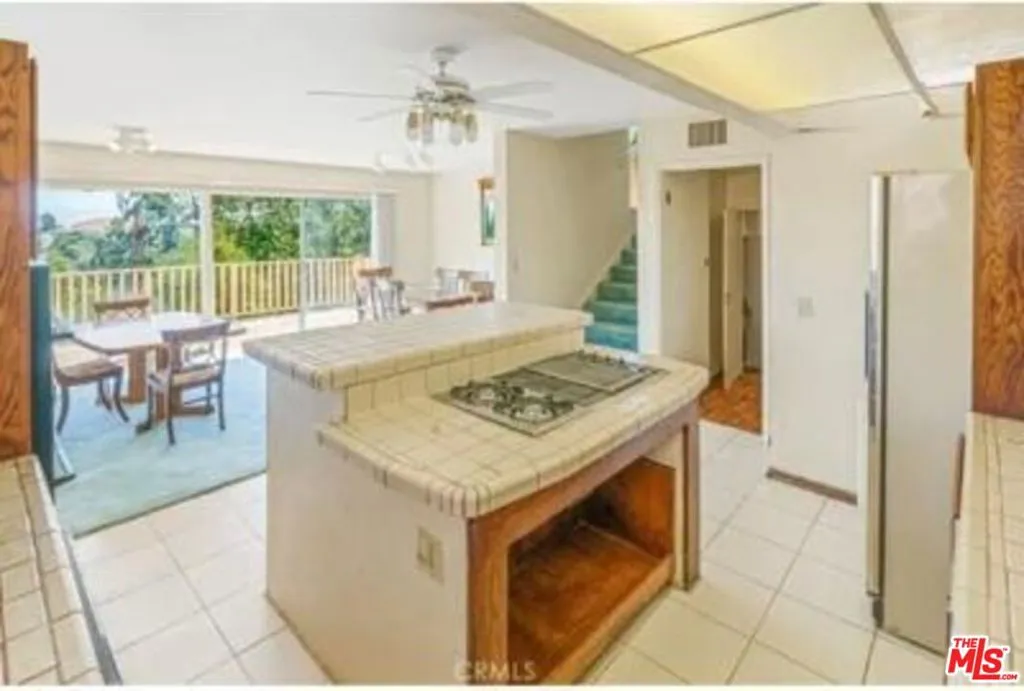 4938 Medina Road, Woodland Hills, California 91364 home-pic-5