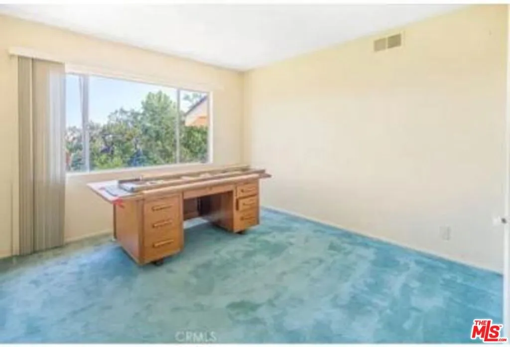 4938 Medina Road, Woodland Hills, California 91364 home-pic-13