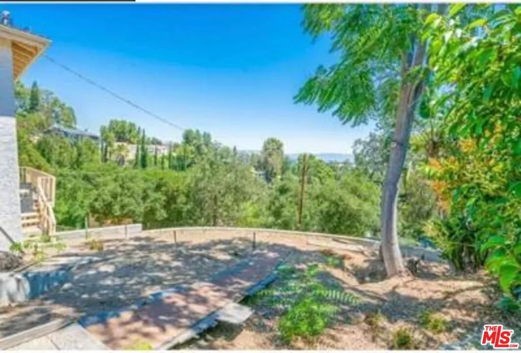 4938 Medina Road, Woodland Hills, California 91364 home-pic-16