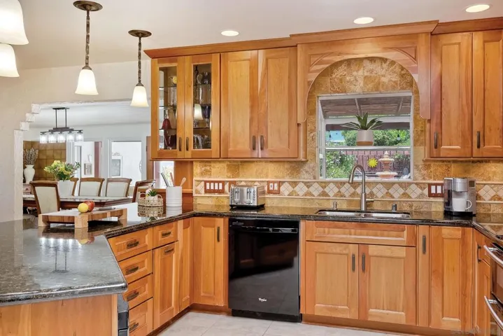 1996 Valley Rim Rd, El Cajon, California 92019