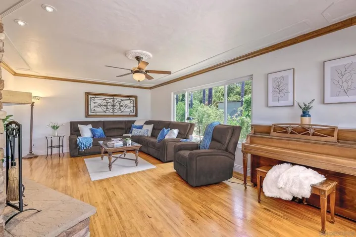 1996 Valley Rim Rd, El Cajon, California 92019