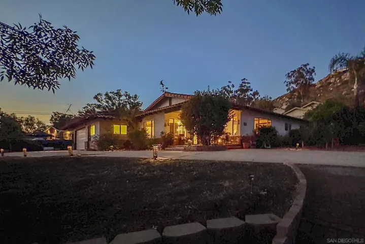 1996 Valley Rim Rd, El Cajon, California 92019