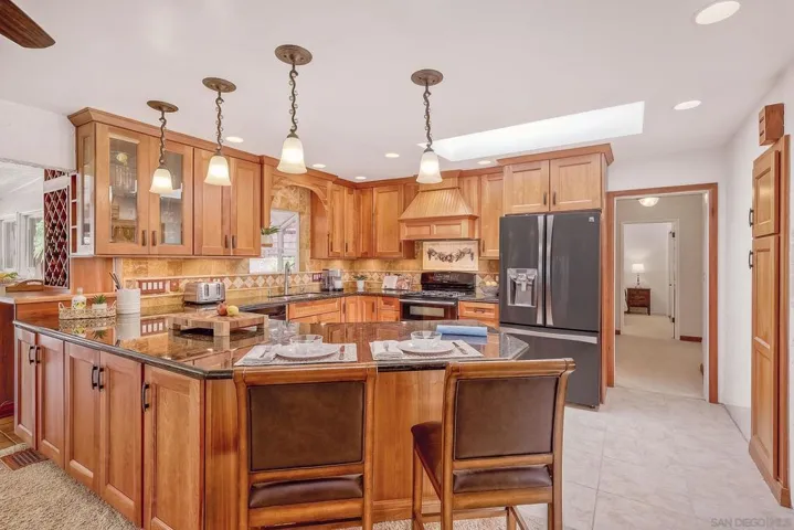 1996 Valley Rim Rd, El Cajon, California 92019