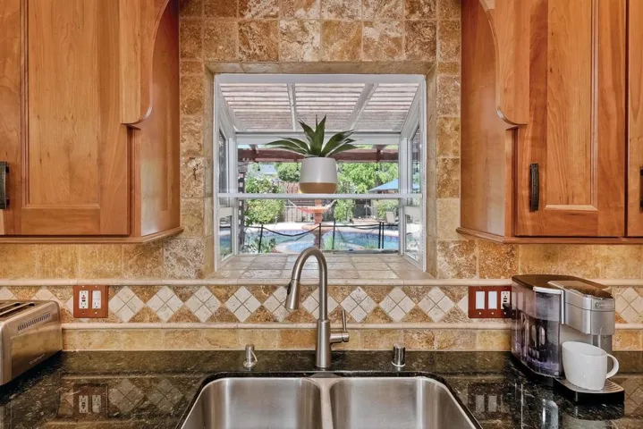 1996 Valley Rim Rd, El Cajon, California 92019