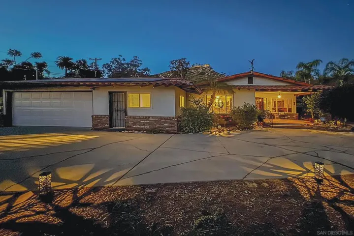 1996 Valley Rim Rd, El Cajon, California 92019