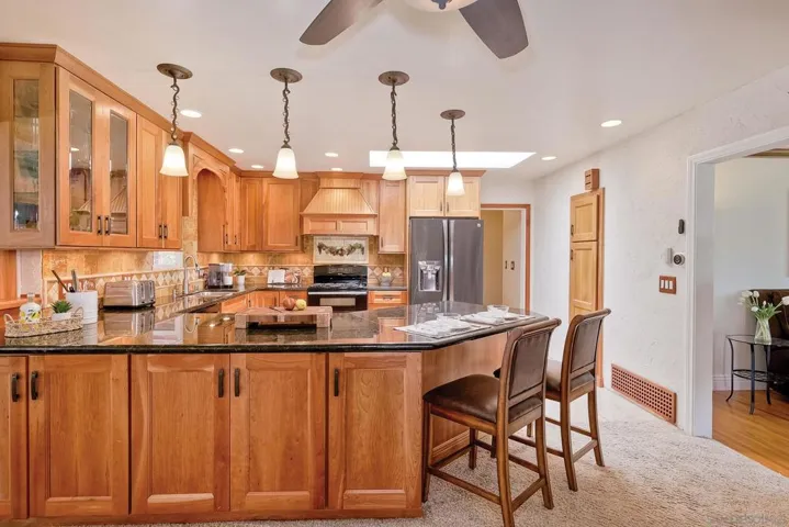 1996 Valley Rim Rd, El Cajon, California 92019