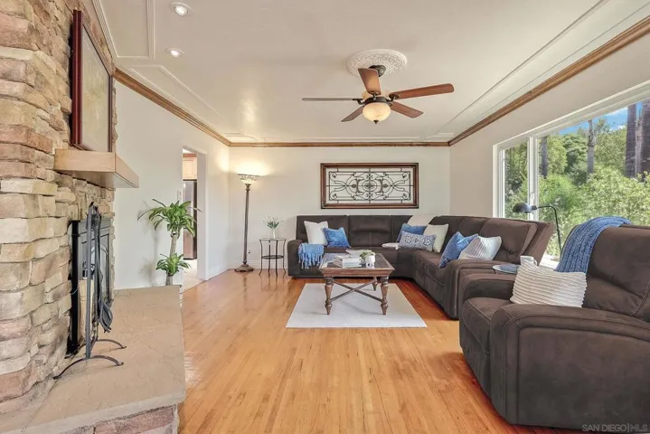 1996 Valley Rim Rd, El Cajon, California 92019