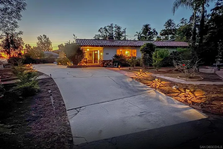 1996 Valley Rim Rd, El Cajon, California 92019