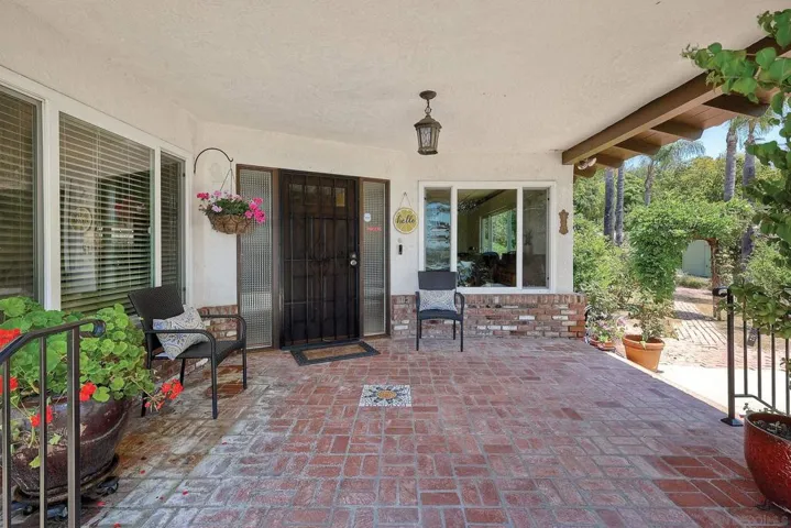 1996 Valley Rim Rd, El Cajon, California 92019