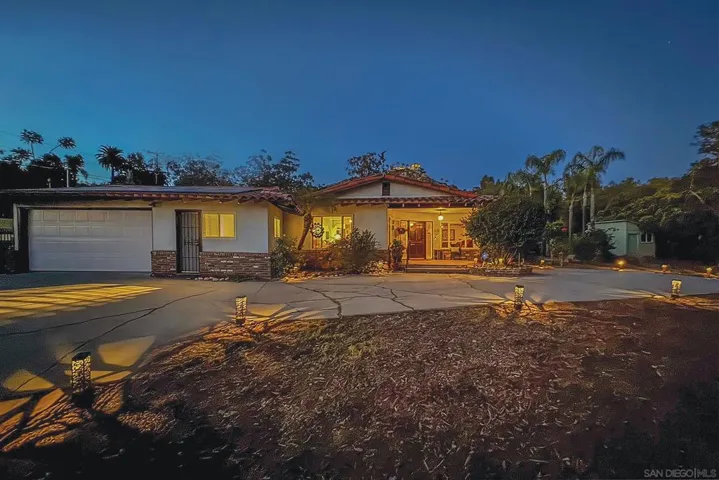 1996 Valley Rim Rd, El Cajon, California 92019