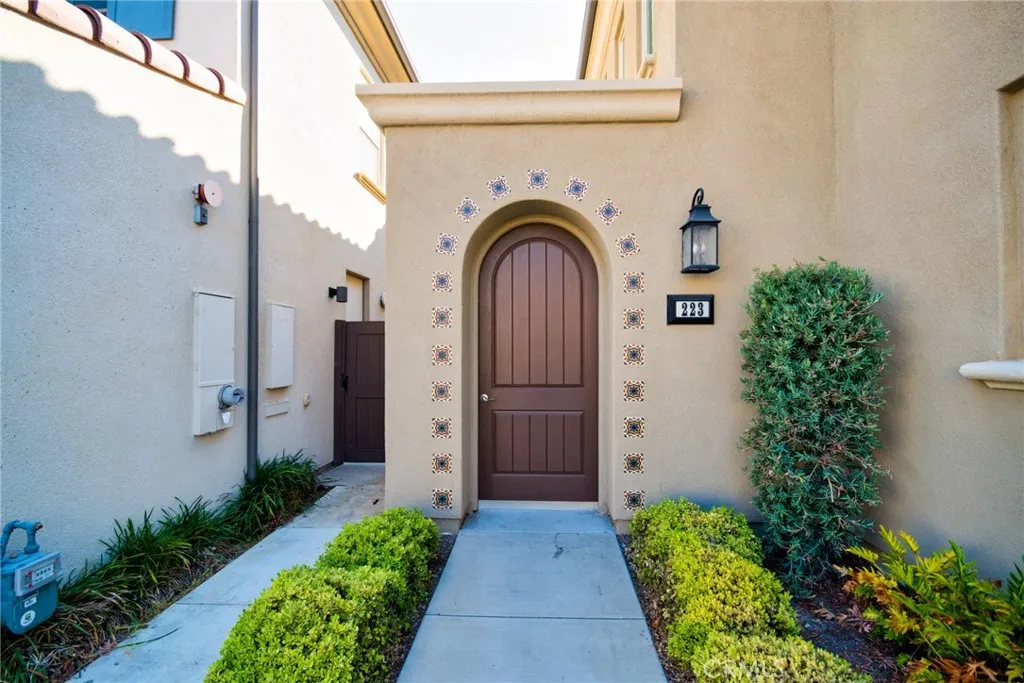 223 Gaspar, Irvine, California 92618 home-pic-2