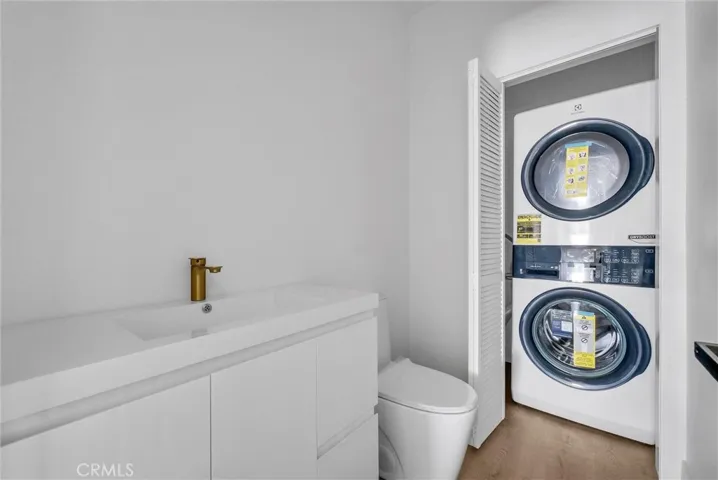 Powder room with washer/dryer