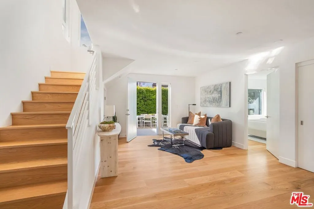 11724 Culver Boulevard 12, Los Angeles, California 90066 home-pic-2