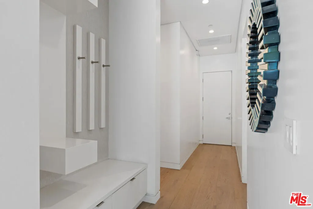 15241 Greenleaf Street, Sherman Oaks, California 91403 home-pic-19