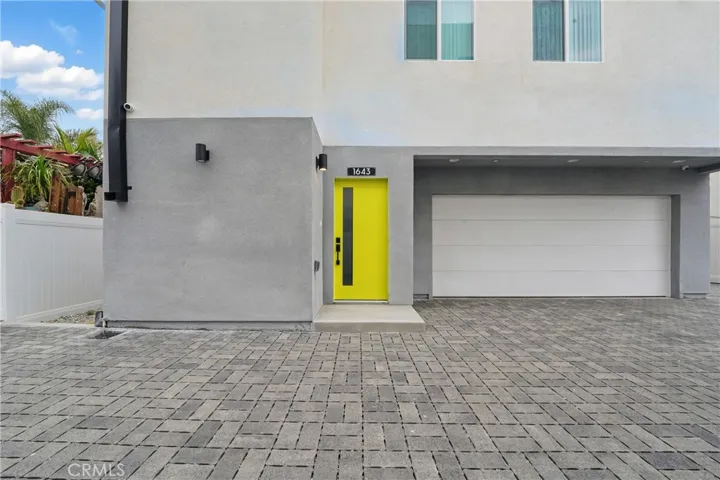 1643 W 82nd Street, Los Angeles, California 90047