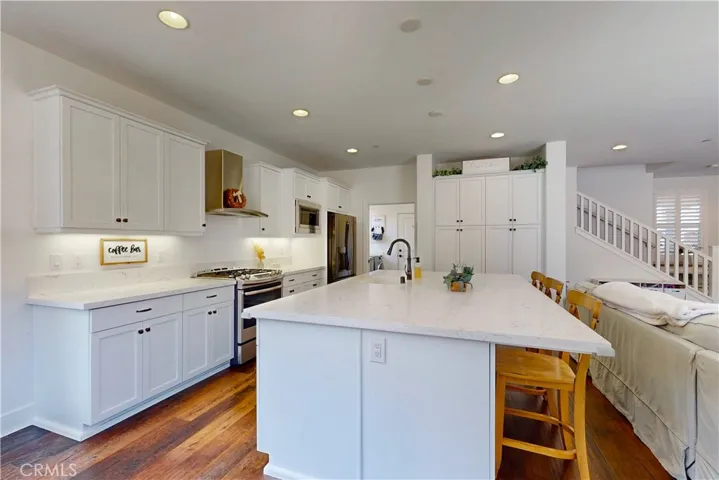 Huge kitchen island and quartz counter tops. 
