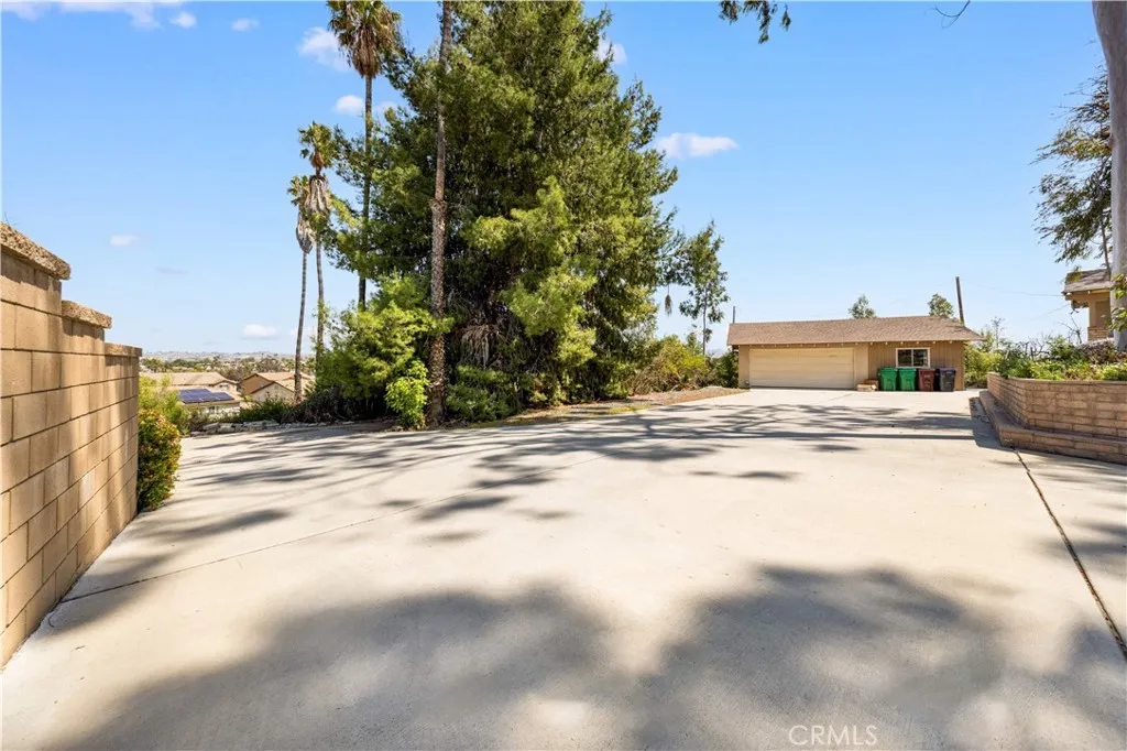 12257 Skywood Court, Riverside, California 92503 home-pic-10