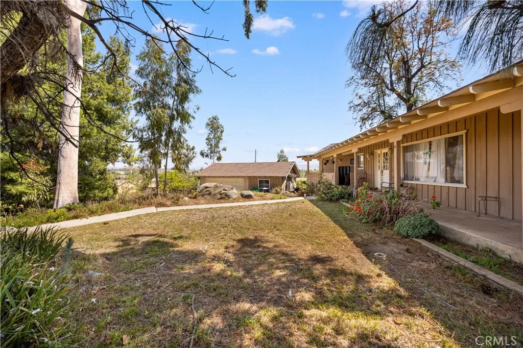 12257 Skywood Court, Riverside, California 92503 home-pic-3