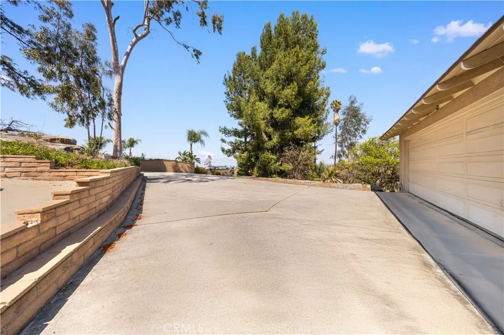 12257 Skywood Court, Riverside, California 92503 home-pic-11