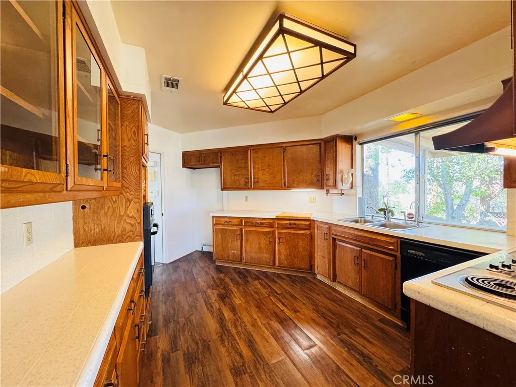 12257 Skywood Court, Riverside, California 92503 home-pic-28