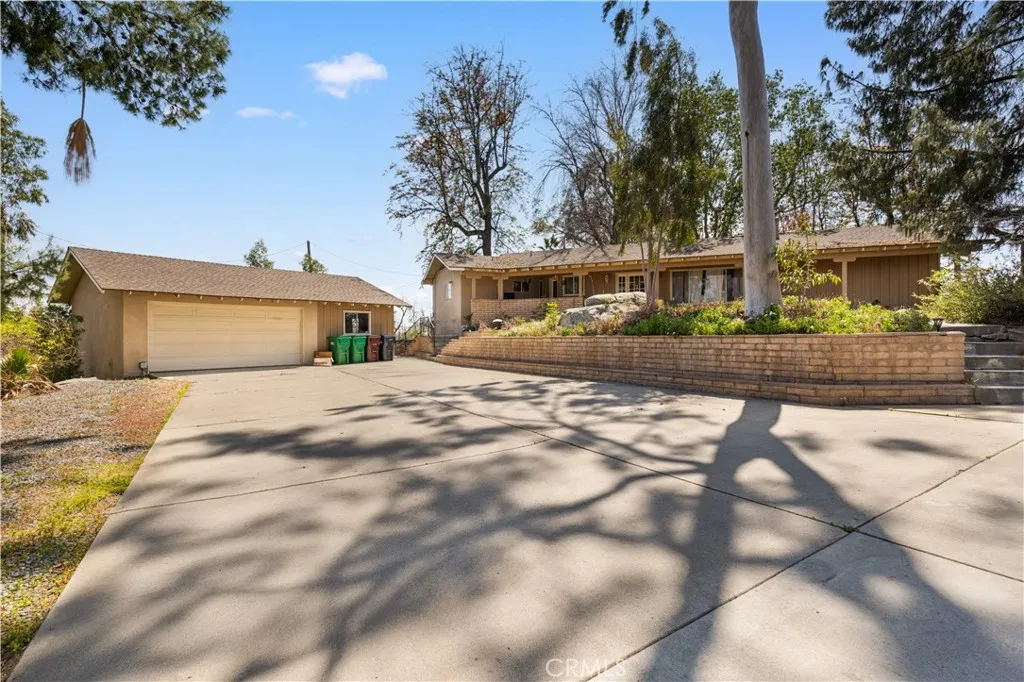 12257 Skywood Court, Riverside, California 92503 home-pic-9