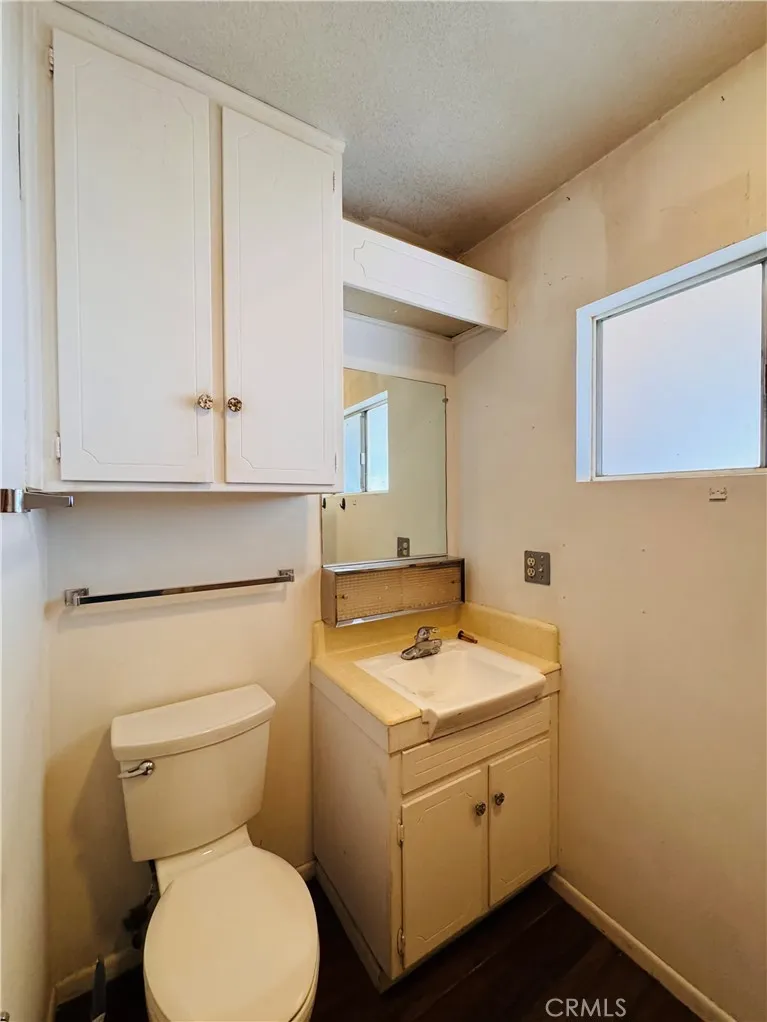 12257 Skywood Court, Riverside, California 92503 home-pic-38