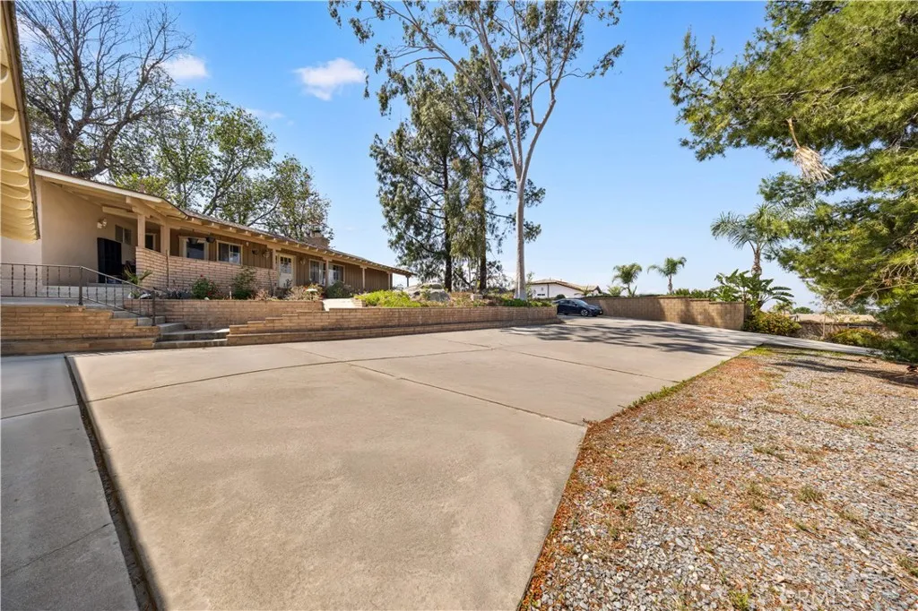 12257 Skywood Court, Riverside, California 92503 home-pic-12