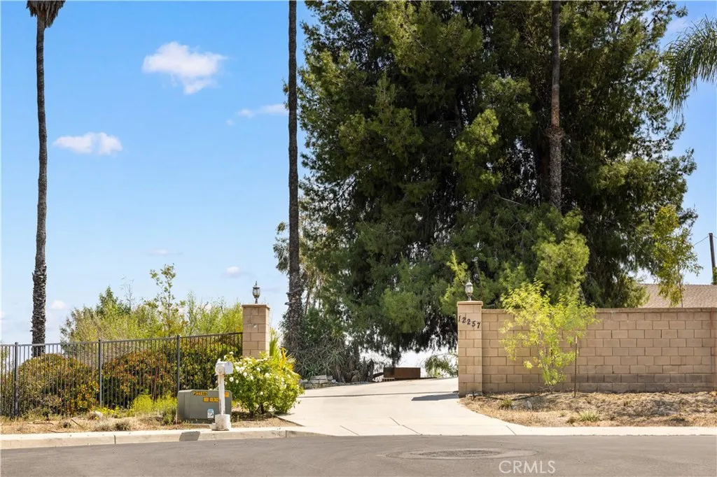 12257 Skywood Court, Riverside, California 92503 home-pic-14