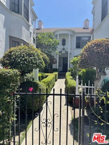 750 N St Andrews Place 102, Los Angeles, California 90038, 1 Bedroom Bedrooms, ,1 BathroomBathrooms,Residential Lease,For Rent,St Andrews,20635864