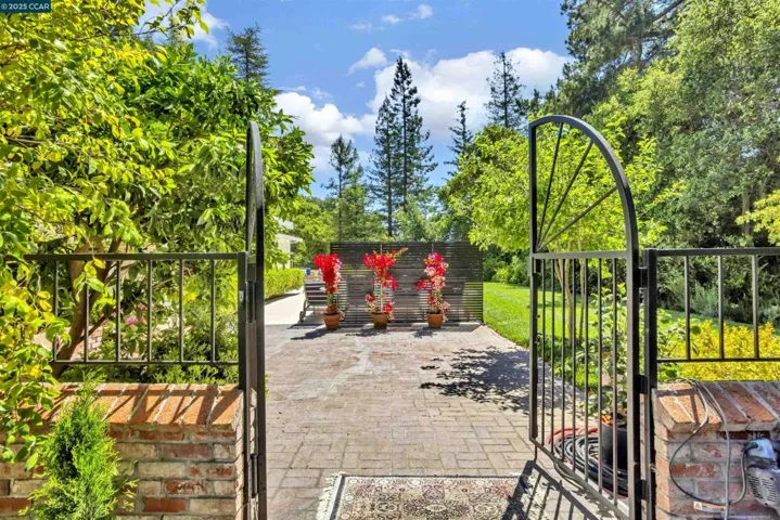 18 Van Tassel Ln, Orinda, California 94563